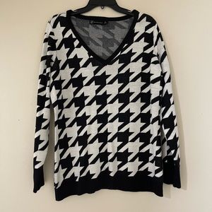 New York & Co black and white V neck sweater